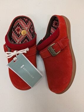 Revitalign Red Suede Clogs Women’s Size 6.5 NWT Comfort Slip-On Buckle Shoes